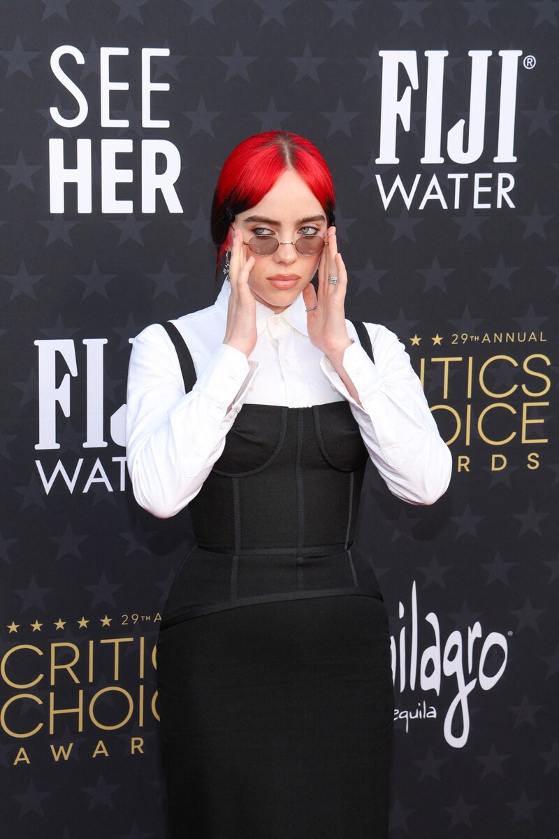 Billie Eilishs feuerrote Haare kamen durch ihr Outfit sehr gut zur Geltung. (Bild: APA/Getty Images via AFP/GETTY IMAGES/Phillip Faraone)