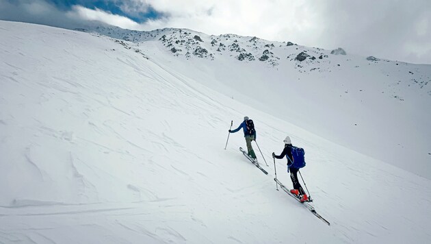Mountain guide Toni Riepler talks about the dangers of ski tours. (Bild: Hannes Wallner)