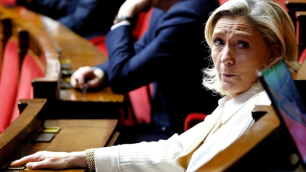 Fraktionschefin Marine Le Pen betont, es habe keine Gegenleistung gegeben. (Bild: APA/AFP/Ludovic MARIN)