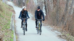 Wintertour: Die „Krone“ bei der Ausfahrt mit Ex-Radrennfahrer Georg Swoboda zu seinen Fütterungsplätzen in Wien. (Bild: Reinhard Holl)