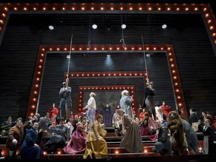 Ensemble auf Showtreppe