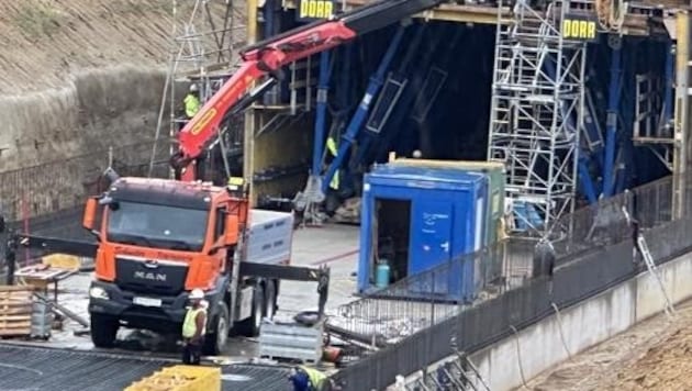 Schnellstraße 7 als Tatort: Erst als die Arbeit wieder losging, fiel der Coup auf. (Bild: Schulter Christian)