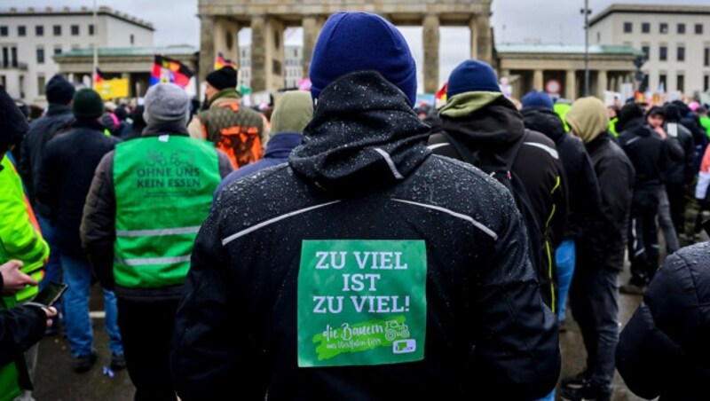 Nach der lauten Protestwoche sollen nun Gespräche zwischen dem Bauernverband und der Regierung folgen. (Bild: APA/AFP/John MACDOUGALL)