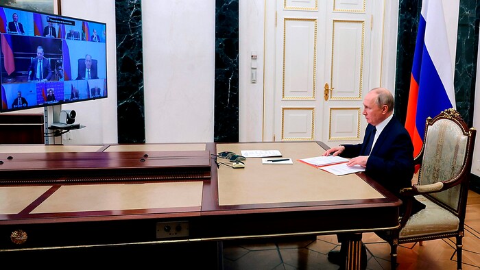 Präsident Wladimir Putin sitzt nicht mit am Tisch, wenn über einen Frieden in der Ukraine ...