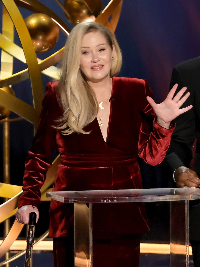 Christina Applegate utolsó nyilvános szereplésén az Emmy-díjátadón az év elején. (Bild: 2024 Getty Images)