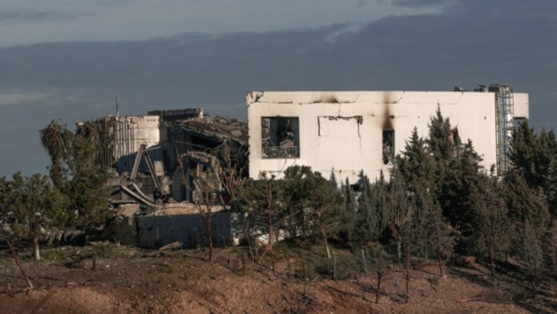 Ein von iranischen Raketen zerstörtes Gebäude im Nordirak (Bild: APA/AFP/Safin HAMID)