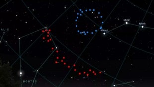 Die Big Ring (blau) getaufte Ansammlung aus Galaxien und Galaxienhaufen ist so groß, dass sie unser bisheriges Verständnis des Universums infrage stellt. (Bild: UCLan/Stellarium)