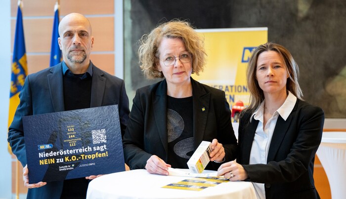 Landesrätin Christiane Teschl-Hofmeister (Mitte) und Elisabeth Cinatl sagen K.-o.-Tropfen jetzt ...