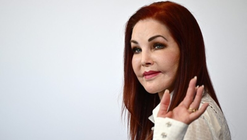 Priscilla Presley ist Lugners Ehrengast. (Bild: APA/AFP/GABRIEL BOUYS)