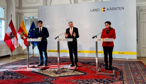 LH-Stellvertreter Martin Gruber (ÖVP), Landeshauptmann Peter Kaiser (SPÖ) und Beate Prettner (SPÖ) hielten die Pressekonferenz nach der Regierungssitzung. (Bild: Clara Milena Steiner)