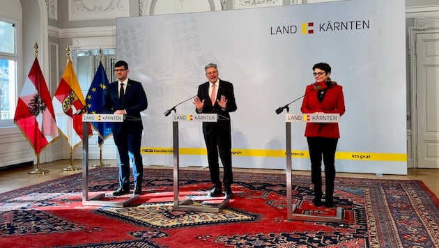 LH-Stellvertreter Martin Gruber (ÖVP), Landeshauptmann Peter Kaiser (SPÖ) und Beate Prettner (SPÖ) hielten die Pressekonferenz nach der Regierungssitzung. (Bild: Clara Milena Steiner)