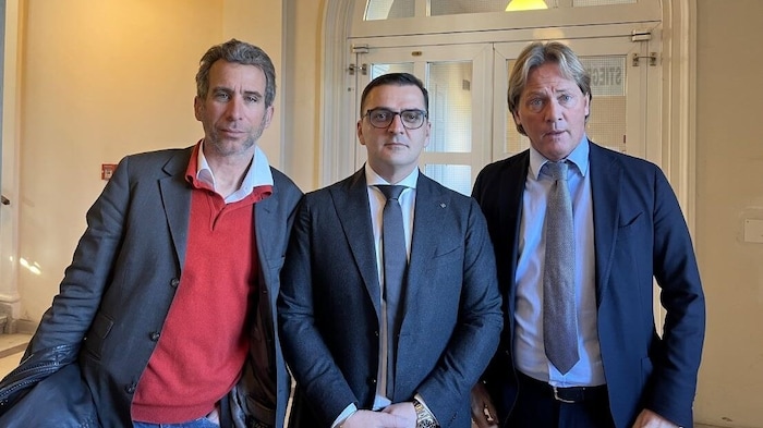 Von links nach rechts: Die Verteidiger Philipp Winkler, Mirsad Musliu und Alexander Philipp