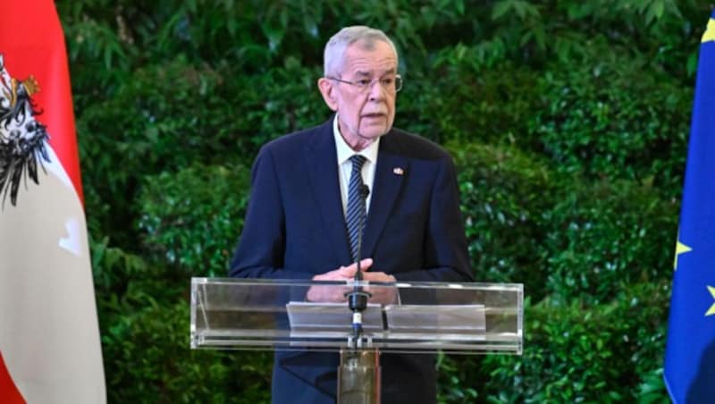 Bundespräsident Alexander van der Bellen hat beim Neujahrsempfang für das Diplomatische Corps vor einer Ausweitung des Nahost-Konflikts auf andere Länder der Region gewarnt. (Bild: APA/Hans Klaus Techt)