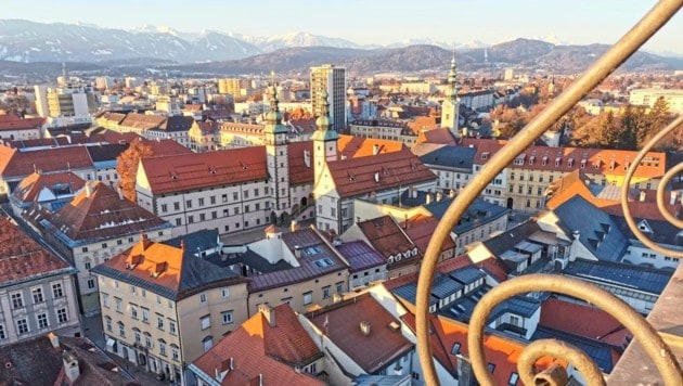 Blick vom Stadtpfarrturm in Klagenfurt.