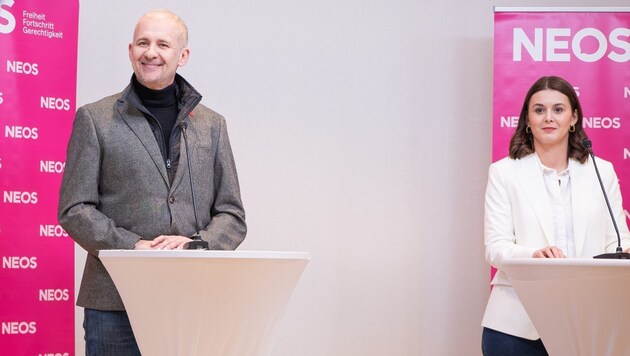NEOS-Spitzenkandidat Fritz Grams und NEOS Wien Landesgeschäftsführerin Jacqueline Löschel
