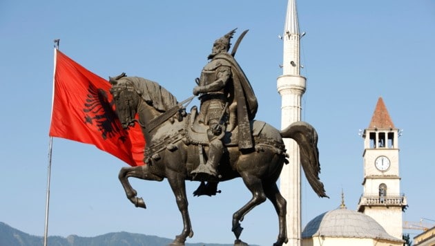 In Albanien wurde der Gesuchte gefasst und festgenommen (Symbolbild).