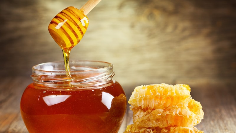 Honey has an anti-inflammatory and antibacterial effect. (Bild: Nitr - stock.adobe.com)