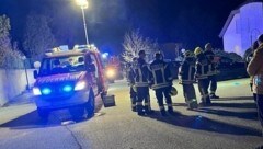 Zahlreiche Einsatzkräfte rückten fälschlicherweise zu der Adresse in Mauerbach aus. (Bild: FF Mauerbach)