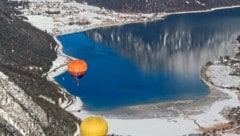 Bei den Ballontagen fahren die bunten Himmelskörper im Konvoi. Fahrten sind aber das ganze Jahr möglich. (Bild: Achensee Tourismus)