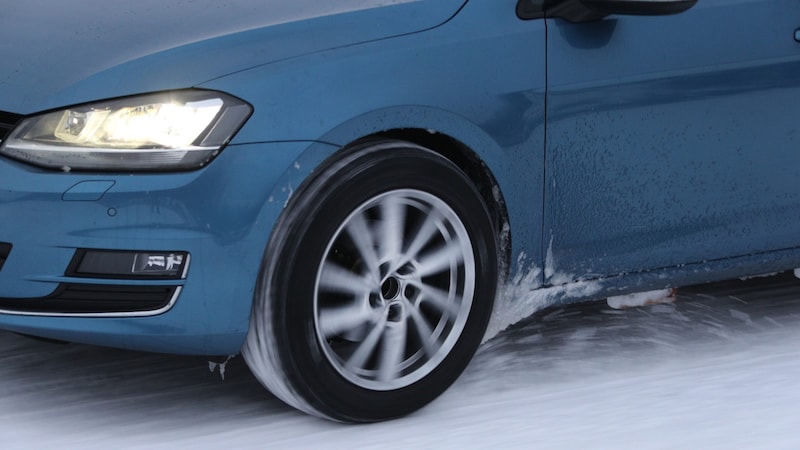 In höheren Lagen kann es noch immer zu winterlichen Fahrverhältnissen kommen. (Bild: ÖAMTC)