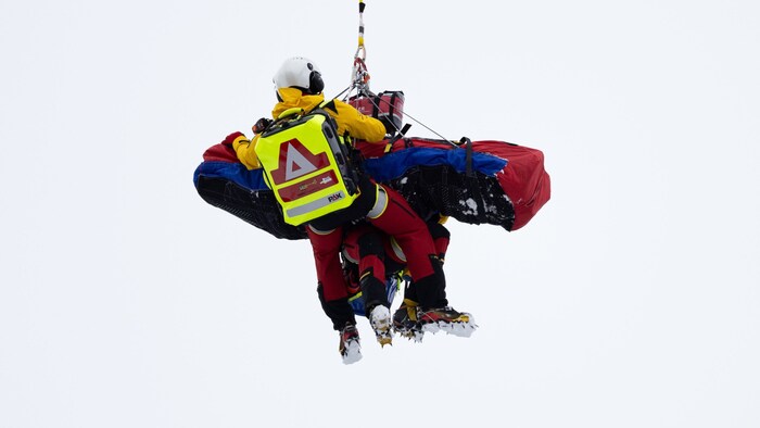 Remi Cuche musste abtransportiert werden.