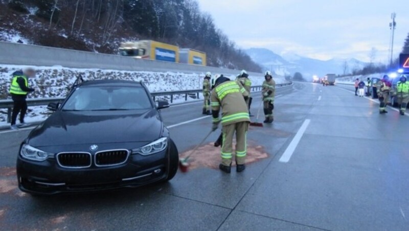 Die Floriani aus Werfen und Pfarrwerfen waren im Dauereinsatz. (Bild: FF Pfarrwerfen)