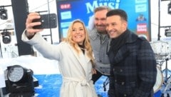 Selfies als Erinnerung sind auch bei der Musi Pflicht: Stefanie Hertel und Marco Ventre mit Nik P. (Bild: Rojsek-Wiedergut Uta)