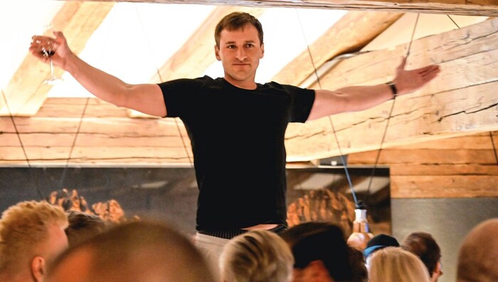 Matthias Mayer stieg plötzlich auf den Tisch, dann ...