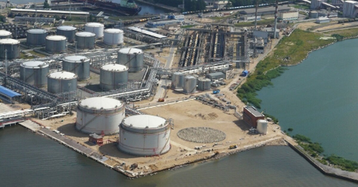 Зао петербургский нефтяной терминал. Нефтеналивной терминал санкт-петербург. Санкт петербургский нефтеналивной порт. Пнт терминал санкт-петербург. Нефтяной терминал петербурга.