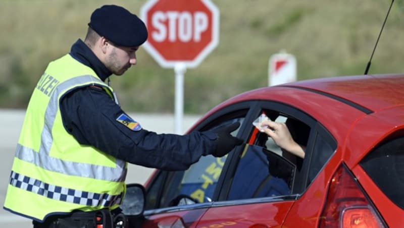 Österreich hat zuletzt seine Grenzkontrollen verschärft. (Bild: APA/HANS KLAUS TECHT)