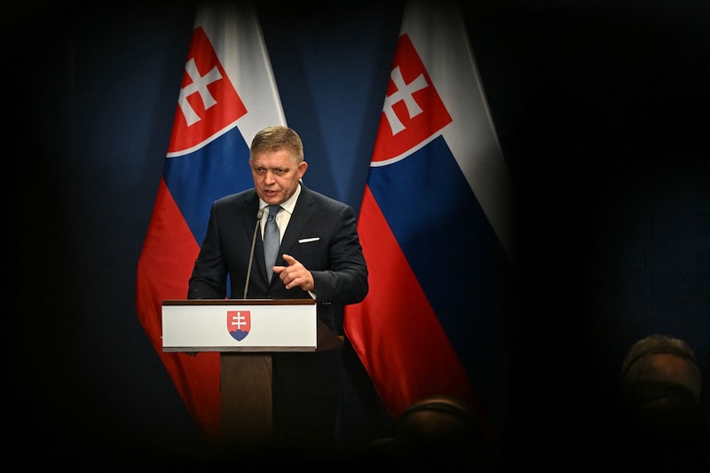 Prime Minister Robert Fico is polarizing because of his authoritarian course. (Bild: AFP)