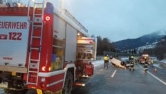 Fahrzeug-Überschlag auf der Tauernautobahn Höhe Gmünd (Bild: FF Gmünd)