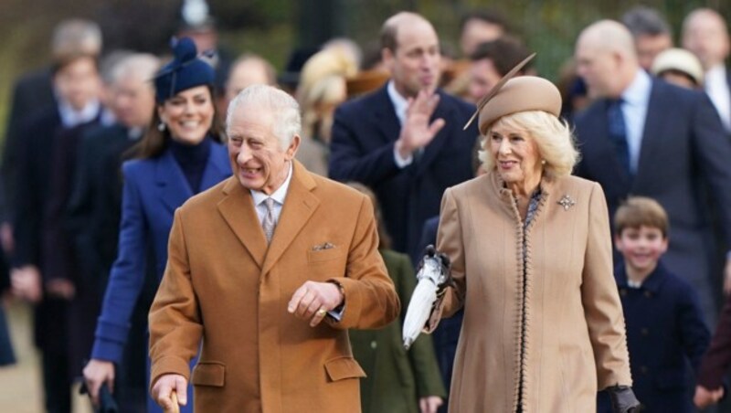 Die Gesundheitsprobleme der Royals - hier auf dem Weg zum Weihnachtsgottesdienst - wurden erst nach den Feiertagen bekannt. (Bild: APA/Joe Giddens/PA via AP)