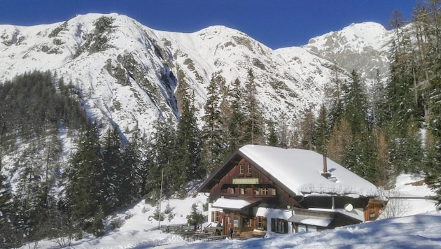 Das Lehnberghaus ist Ziel bzw. Einkehrmöglichkeit bei dieser Tour für Rodler, Schneeschuhwanderer bzw. Skitourengeher. (Bild: Peter Freiberger)