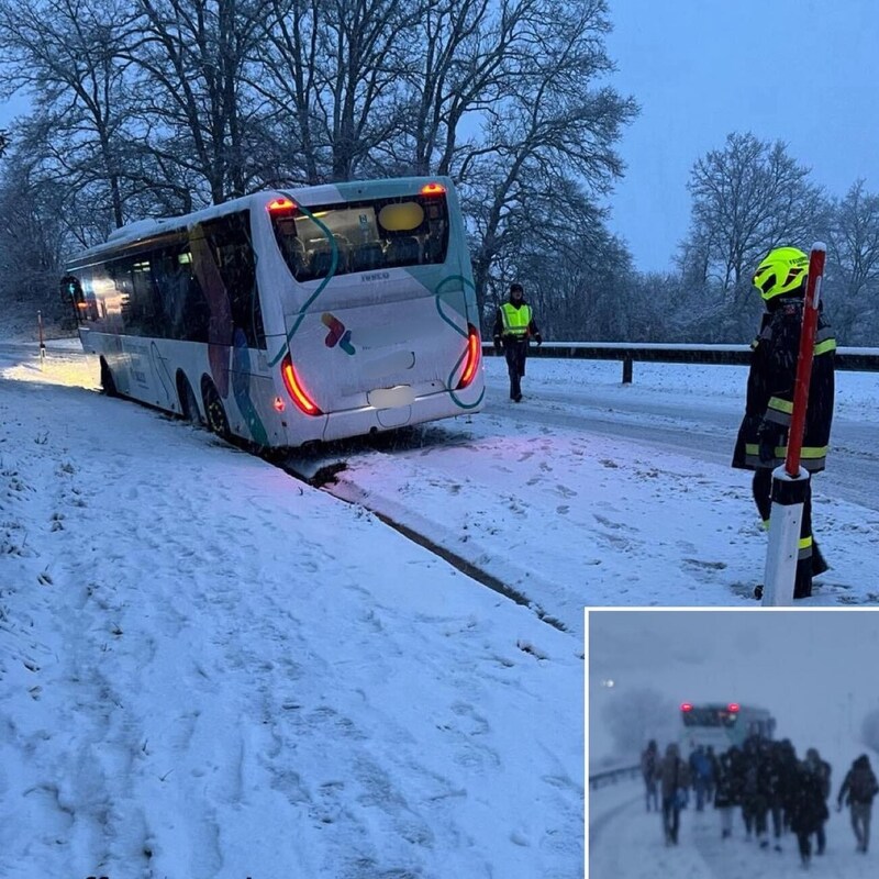 50 unverletzte Fahrgäste wurden von den Florianis evakuiert. (Bild: FF Moosburg)