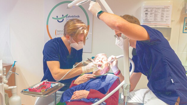 Professionelle Zahnreinigung wird vor Ort im Tageszentrum durchgeführt. (Bild: SFU)