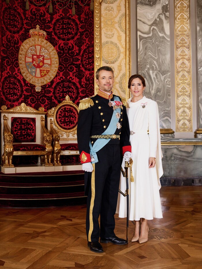 Frederik und Mary auf ihrem ersten offiziellen Porträtfoto als König und Könign