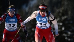 Lena Häcki-Groß (re.) und Lisa Hauser (Bild: APA/AFP/Marco BERTORELLO)