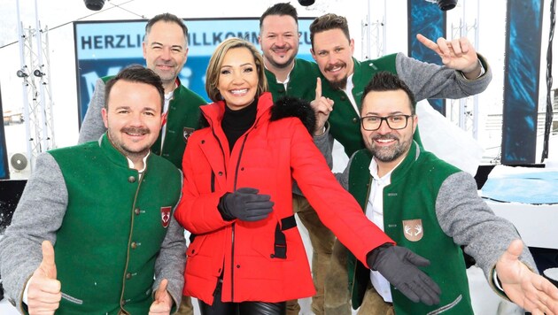 Die Jungs von Oberkrainer Power sagen bei der Musi „Hallo, hallo, hallo“.
