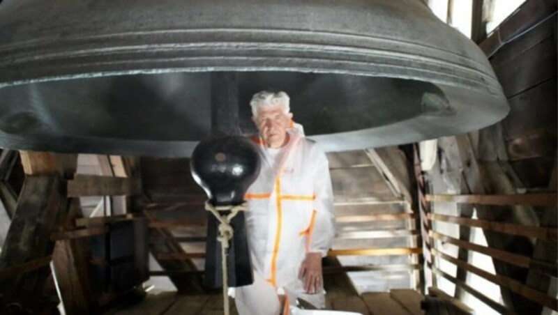 Paris und Dachstein: Bill Fontana vernetzt den Glockenklang der Kirche Notre-Dame in Paris mit der Rieseneishöhle im Dachstein; Obertraun ab 4. September. (Bild: Fontana studios)