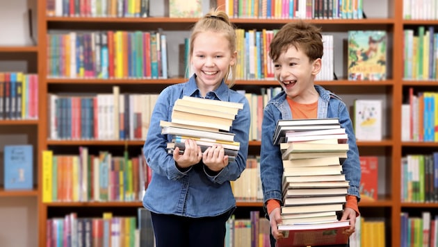 Szkoły czerpią korzyści z różnorodności książek - niektóre stany USA widzą to inaczej. (Bild: wip-studio - stock.adobe.com)