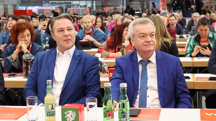 Andreas Babler und Anton Lang beim Parteitag in Kapfenberg.