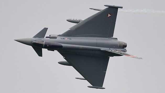 The air force will be carrying out Eurofighter training flights over Lake Wolfgangsee on Wednesday (Bild: Patrick Huber)