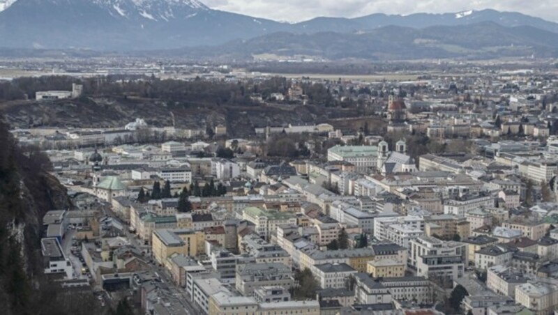 Wegen der hohen Wohnkosten entscheiden sich dringend notwendige Arbeitskräfte immer wieder gegen das teure Salzburg und für Bundesländer, in denen am Ende des Monats einfach mehr Geld überbleibt (Bild: Tschepp Markus)