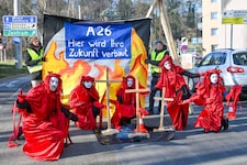 Aktivistinnen und Aktivisten von „Extinction Rebellion“ demonstrierten in Linz. (Bild: © Harald Dostal / 2024)