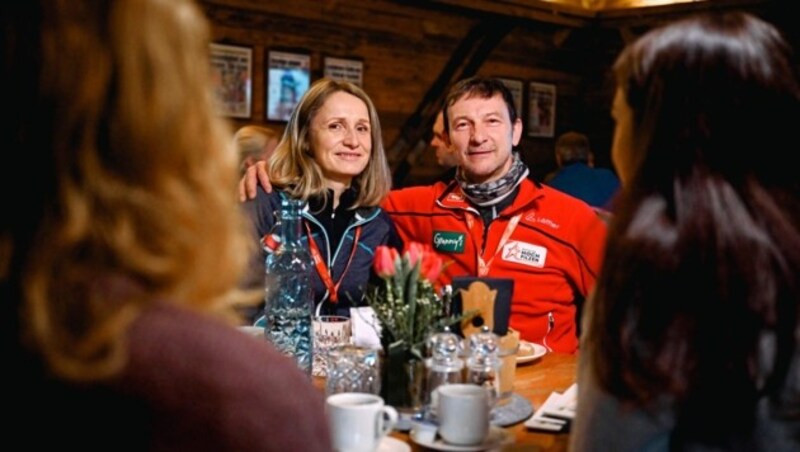 Daniela und Reinhard Flatscher kennen die Hahnenkamm-Rennen gut, wenn auch der Samstag nicht ihr „Stammtag“ ist: „Eher waren wir beim Slalom hier.“ (Bild: Markus Wenzel)