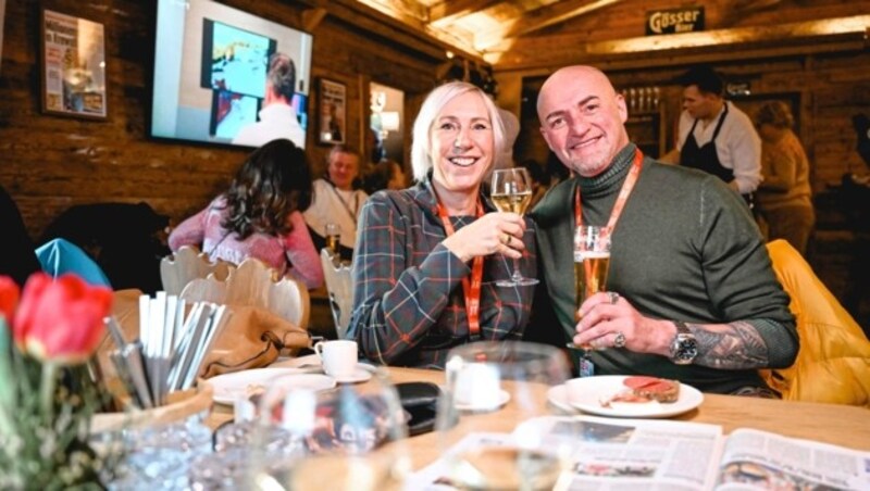 Bei Michaela und Kurt Egger aus Innsbruck war der Gewinn quasi Teamwork: „Michaela hat den Zettel ausgefüllt, und ich habe gewonnen“, zwinkert Kurt. (Bild: Markus Wenzel)