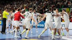 Österreichs Handballer feierten das Remis gegen Deutschland. (Bild: AP)