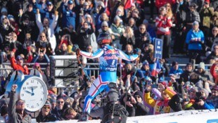 Cyprien Sarrazin jubelte nach seiner Fahrt mit den Fans. (Bild: Sepp Pail)