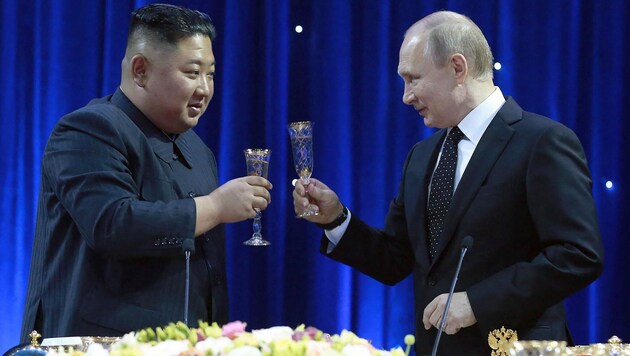 Nordkoreas Diktator Kim Jong Un und Kreml-Despot Wladimir Putin pflegen gute Beziehungen. (Bild: AFP)